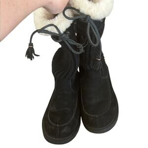 UGG Suburb Crochet Winter Boots Size 6